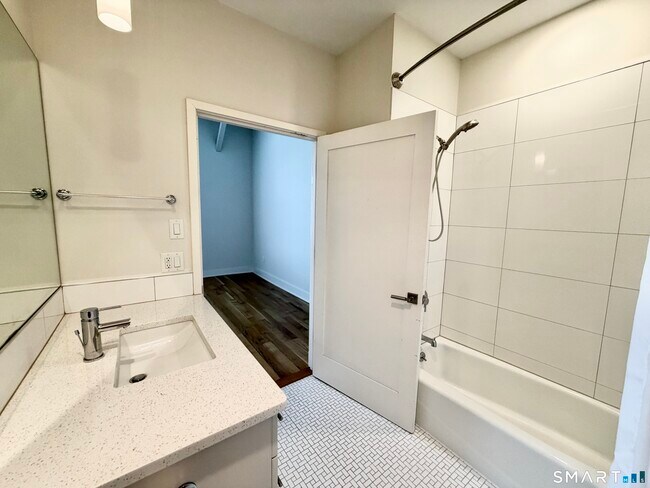 Building Photo - 60 Willow St