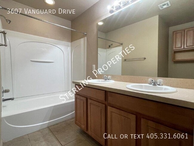 Building Photo - 3607 Vanguard Dr