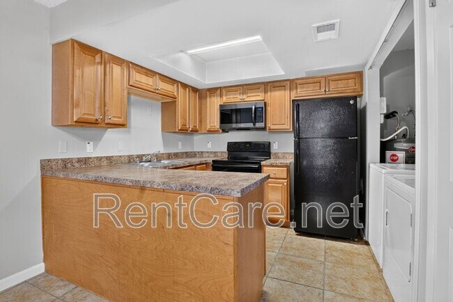 Building Photo - 53 Windtree Ln