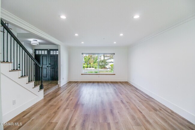 Building Photo - 6823 Castle Peak Dr