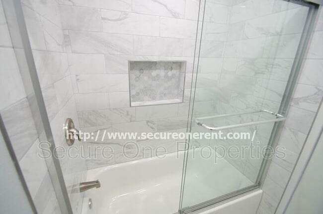 Building Photo - 6255 Canoga Ave