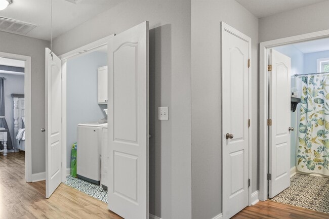 Building Photo - 401 Hope Ct