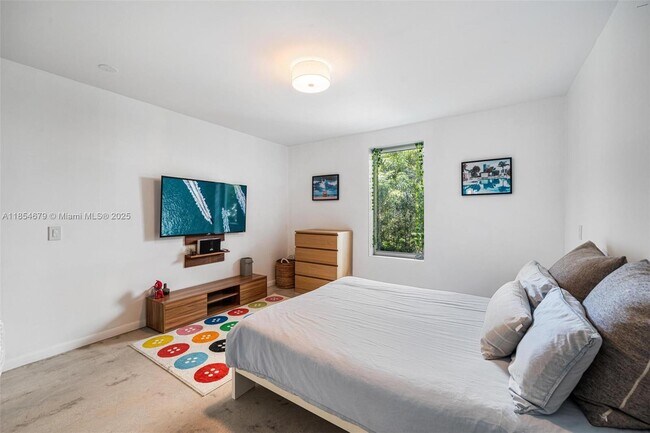 Building Photo - 3855 Poinciana Ave