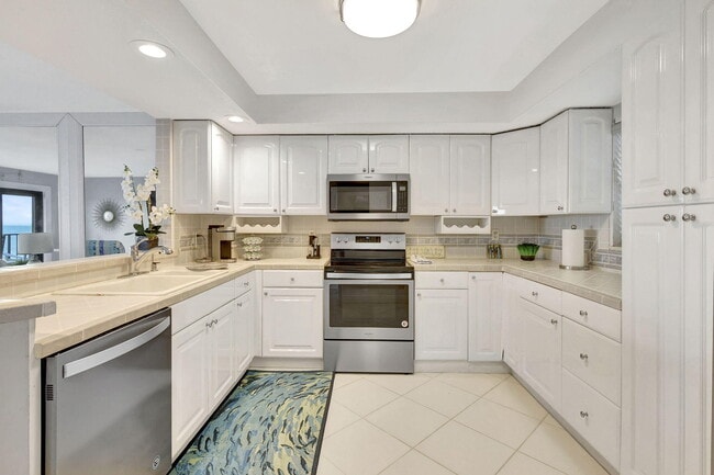 Building Photo - 801 S Ocean Dr