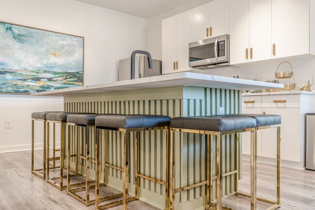 Building Photo - 525 Parkway Dr NE