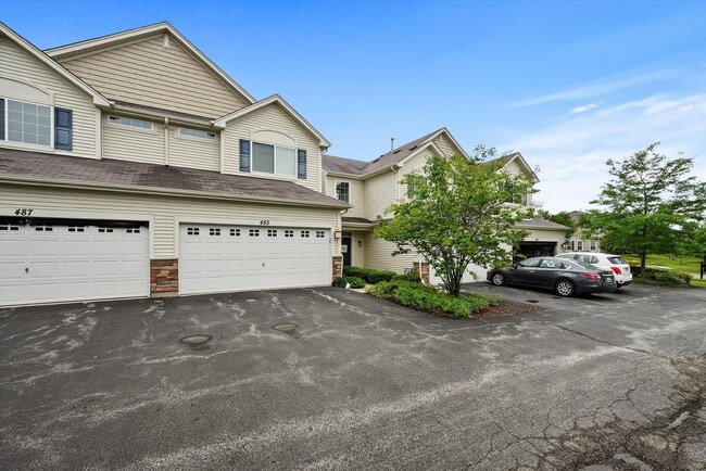 Building Photo - 2-bed/2.5-bath Townhouse in Round Lake