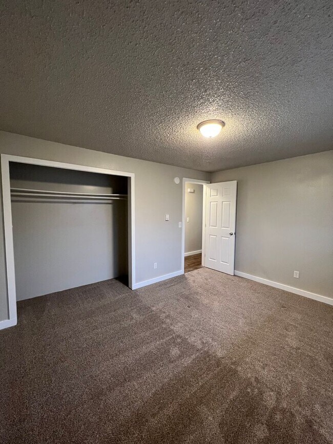 Building Photo - 328-328 E Wabash Ave