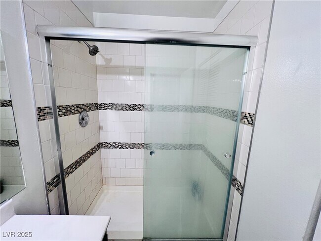 Building Photo - 5048 Spencer St