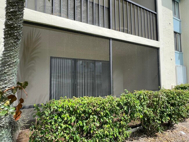 Building Photo - 1109 Green Pine Blvd