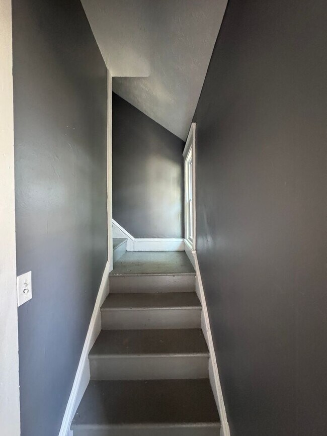 Building Photo - 2048 W 95th St