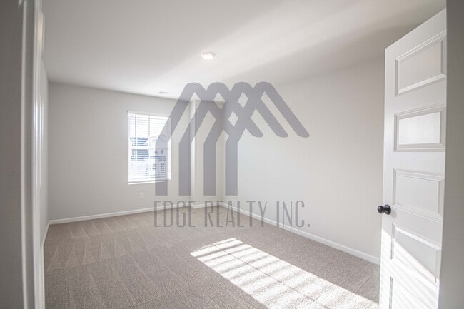 Building Photo - 140 River Birch Ln