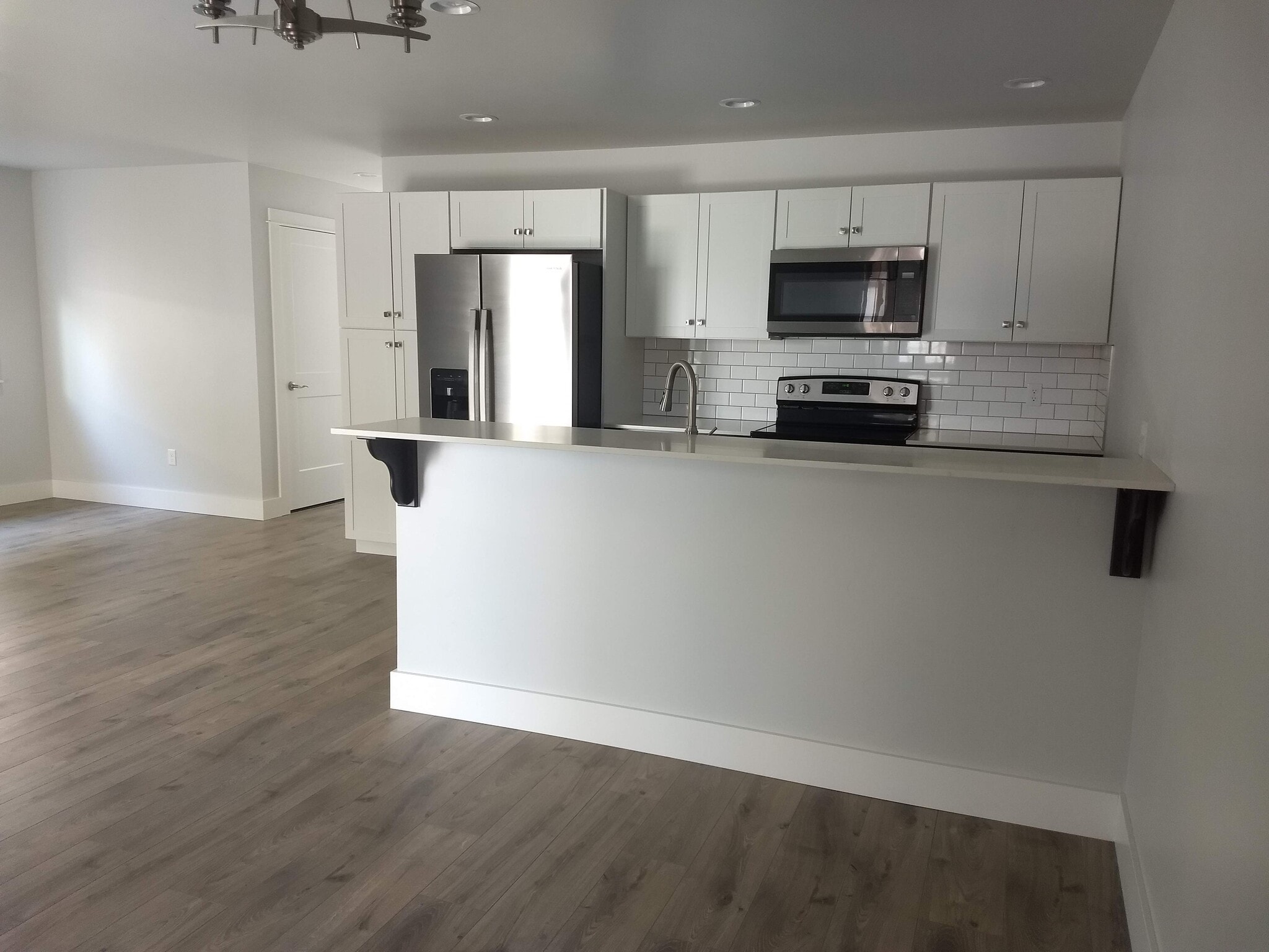 Kitchen bar - 712 N 12th St