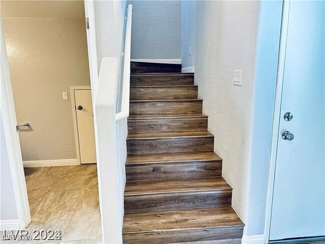 Building Photo - 8183 Lake Chippewa St