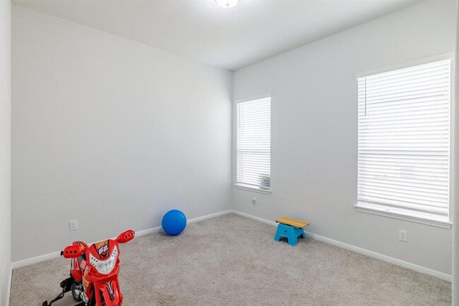 Building Photo - 1913 Equine Rd