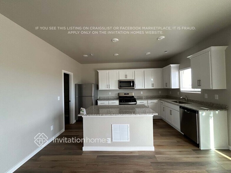 Building Photo - 970 Cascade Falls St