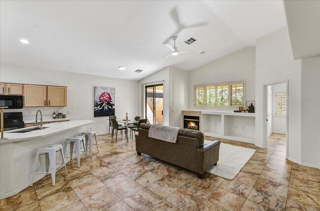 Building Photo - 3247 E Maldonado Dr