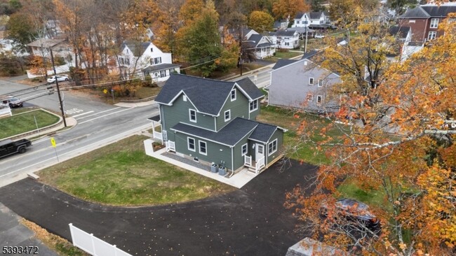 Building Photo - 937 Ringwood Ave