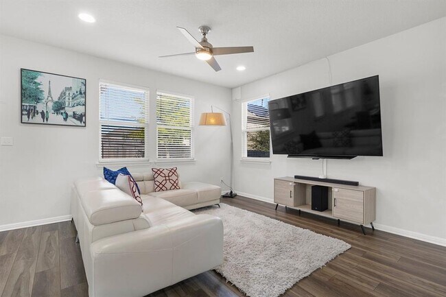 Building Photo - 3201 E College Park Dr