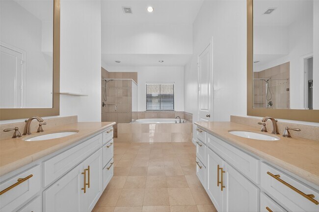 Building Photo - 2506 Maxroy St