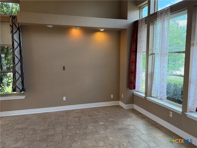 Building Photo - 2208 Illinois Dr