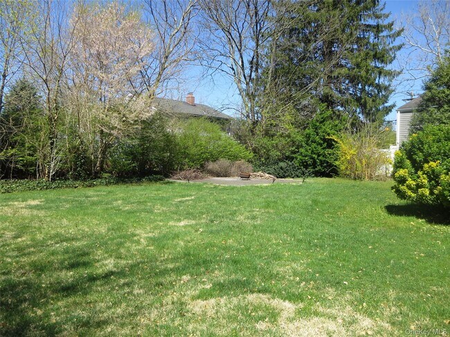 Building Photo - 327 Town Line Rd