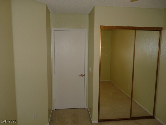 Building Photo - 912 Crowfoot