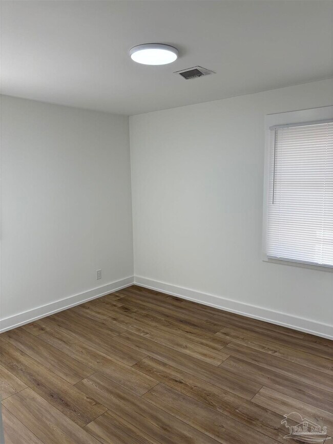 Building Photo - 3600 Forest Glen Dr