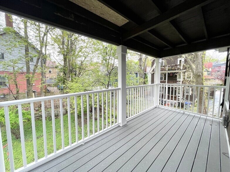 Building Photo - 109 Rockview St
