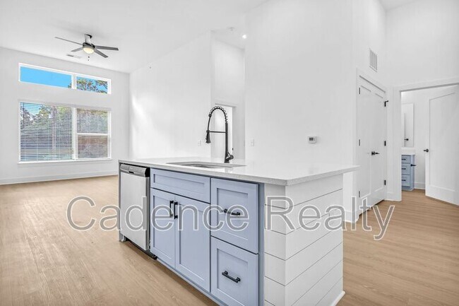 Building Photo - 610 S Kerr Ave