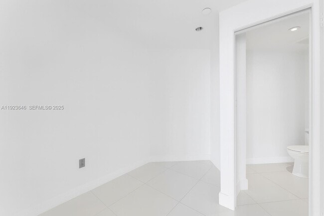 Building Photo - 19500 Turnberry Way