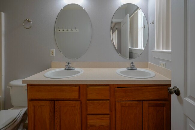 Building Photo - 437 Twin Lakes Ln