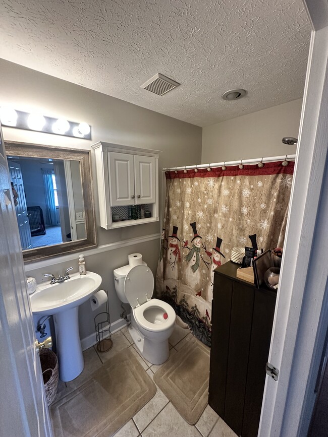 Upstairs bathroom - 35 Cullen Ct