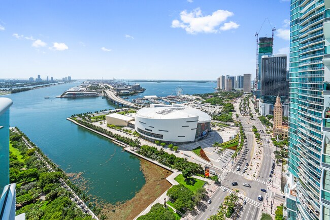 Building Photo - 900 Biscayne Blvd