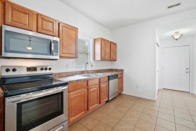 Building Photo - 4035 Redroyal Ave