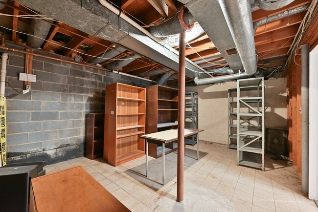 Building Photo - 195 Elm Rd