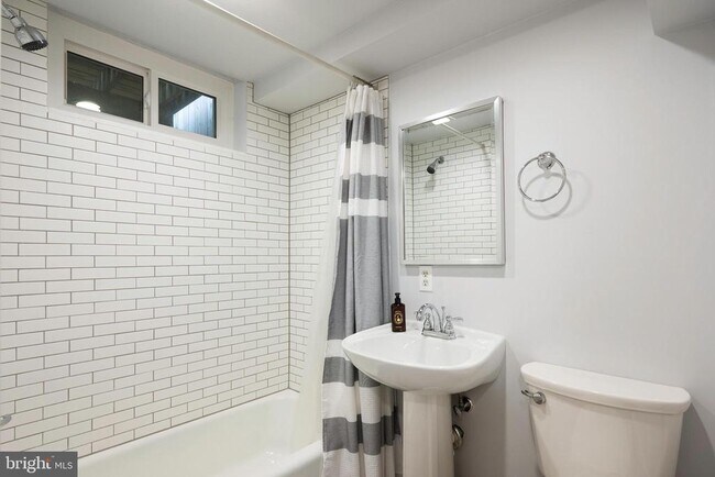 Building Photo - 822 S Royal St