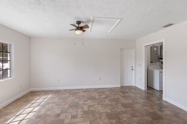 Building Photo - 4559 33rd Ave N