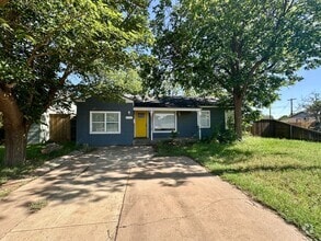 Building Photo - 3 Bed/ 1 Bath with Large Backyard Available!