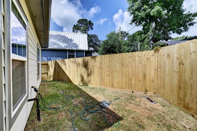 Building Photo - 8695 Sassafras