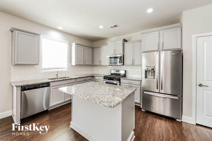 Building Photo - 2061 Chesley Dr