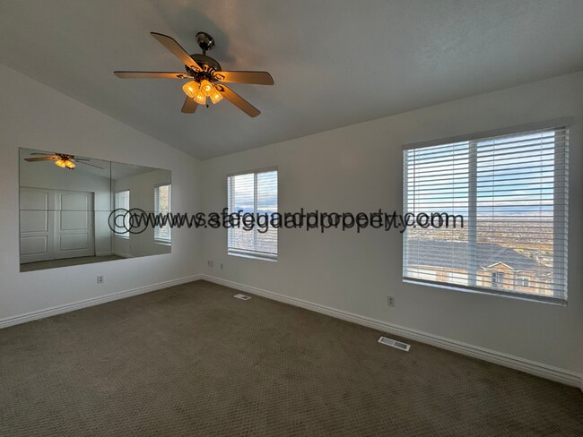 Building Photo - Amazing Draper Townhome with Mountain Views!