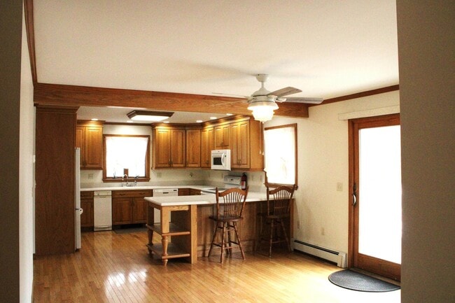 Building Photo - 1878 Riverside Dr