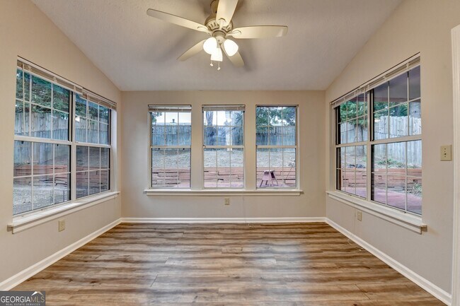 Building Photo - 2115 Glynmoore Dr