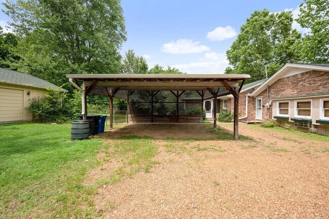 Building Photo - Beautiful Brick Ranch Home in Franklin