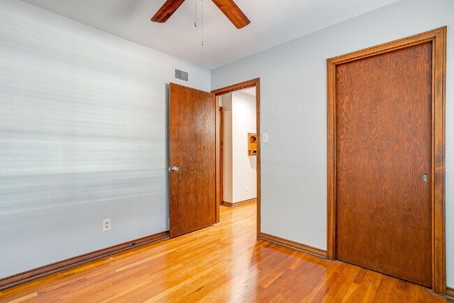 Building Photo - Historic 2 bed, 1 bath Apartment in Covete...