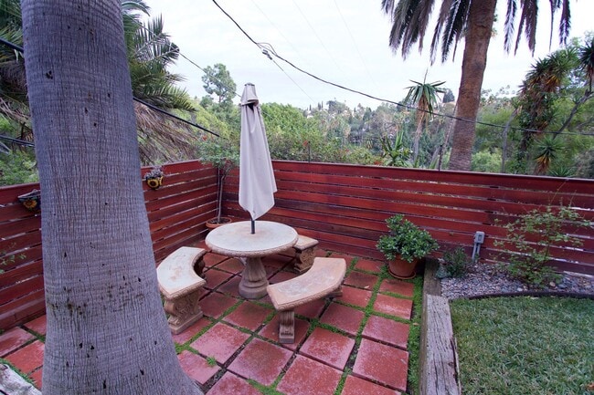 Building Photo - CALL TO BOOK!! Historic & Remodeled 2-Bedr...