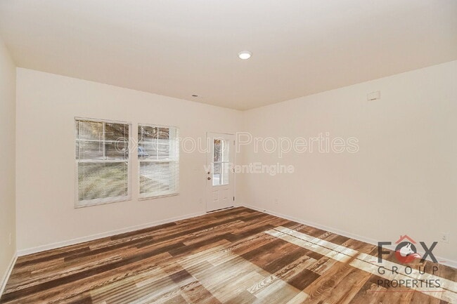 Building Photo - 467 Elm St