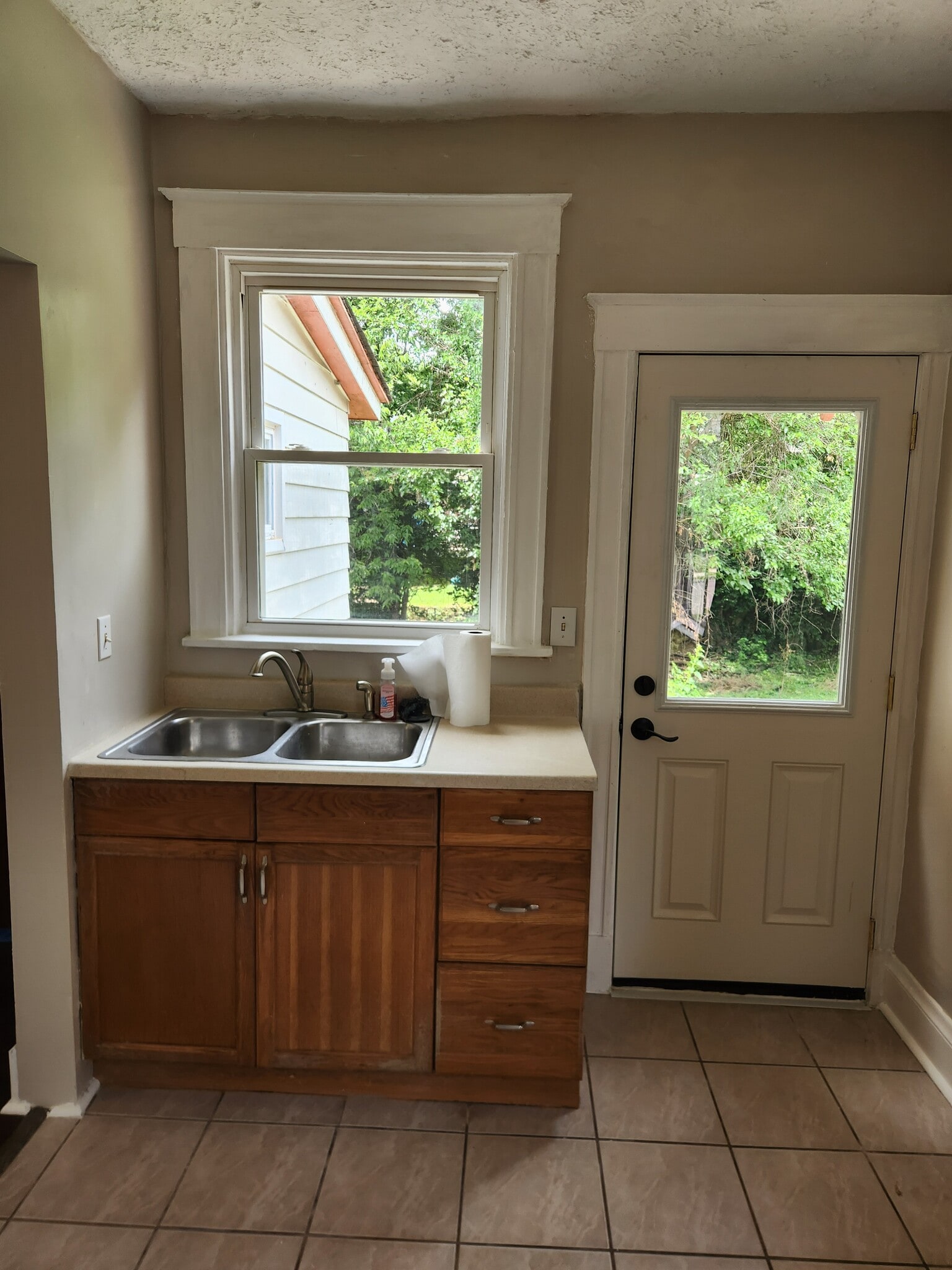 Kitchen - 937 Olive Ave
