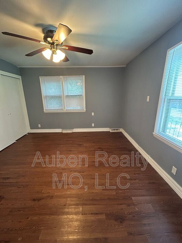 Building Photo - 3823 Bell St