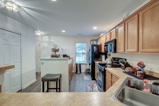 Building Photo - Easy Access to Everything North Charleston Has to Offer